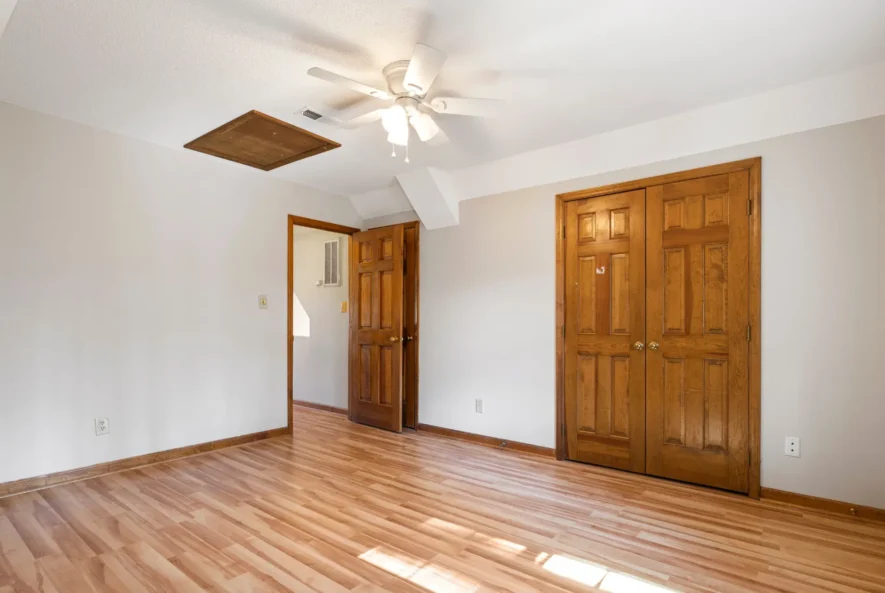 Signs You Need a Professional Carpenter for Home Repairs