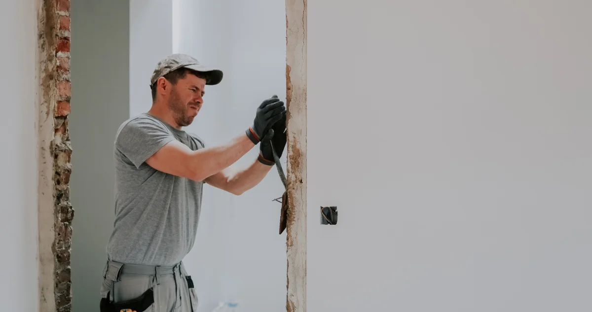 Commercial Handyman for Minor Wall Repair