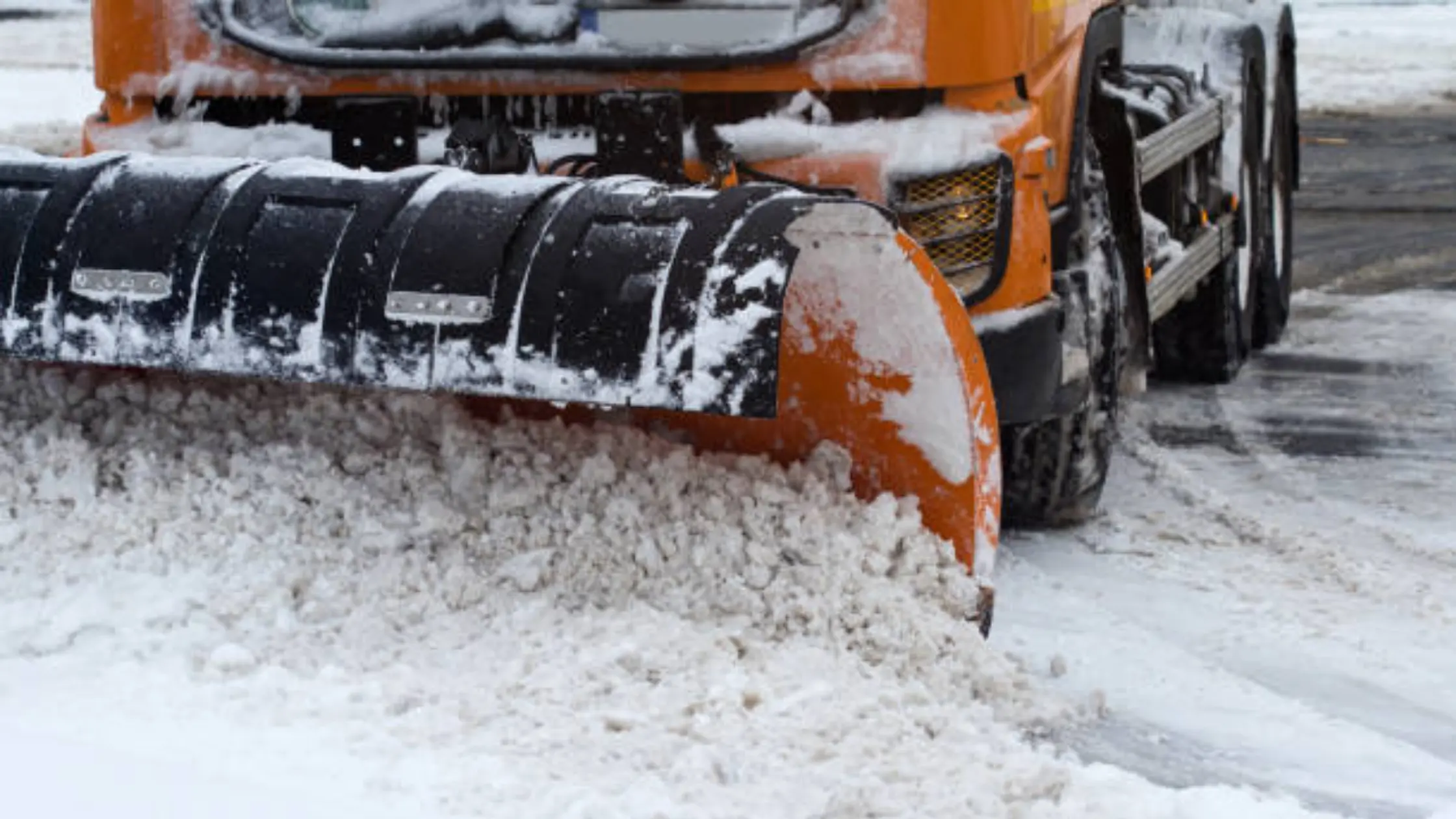 Ice Dam Removal Service in Windsor